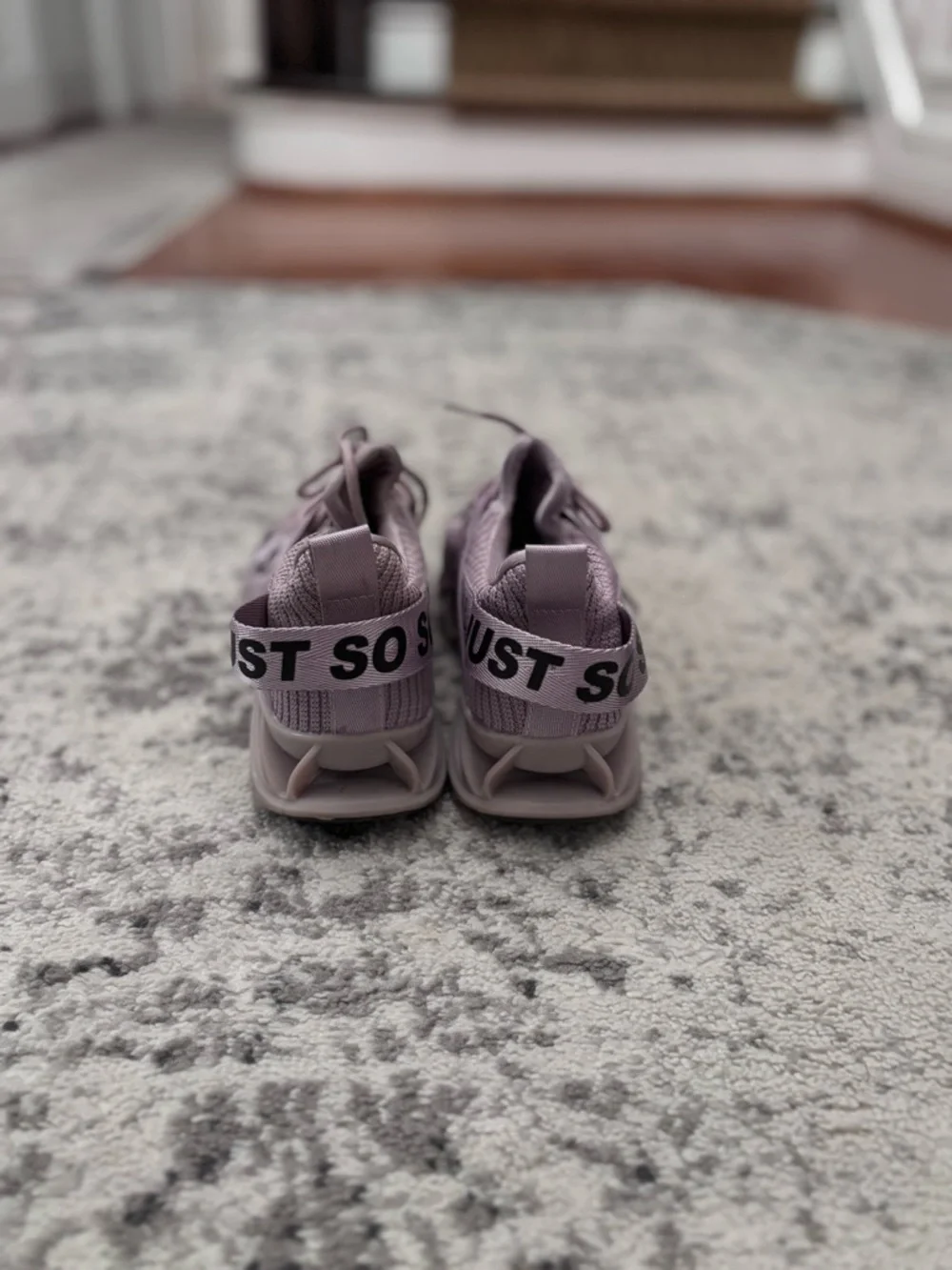 Women’s Athletic Sneakers in Lavender Size‎ 6